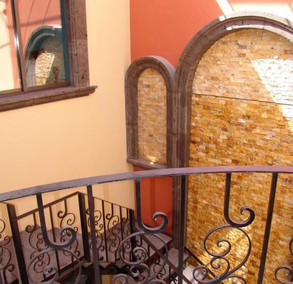 جناح جونيور ديلوكس, Casa Don Quijote