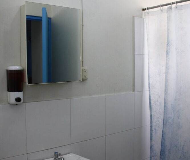 غرفة قياسية رباعية, Happy House