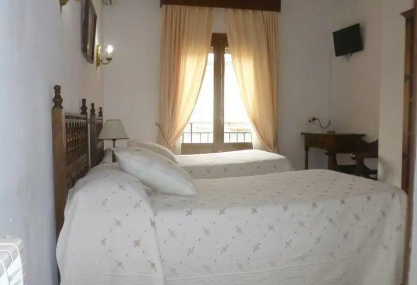 スタンダードトリプルルーム, Hostal Cerezo
