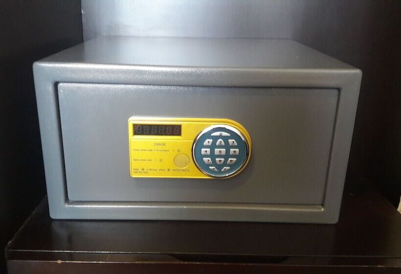 اتاق لوکس, Mingalar Thiri