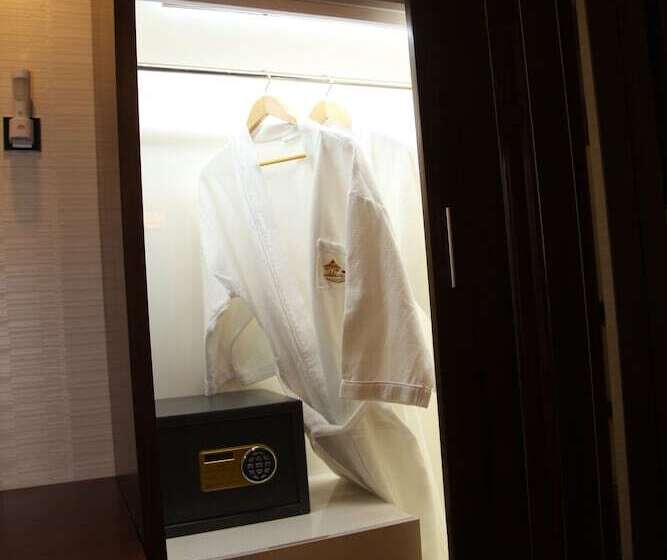 اتاق لوکس, Mingalar Thiri