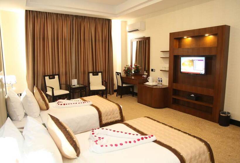 اتاق لوکس, Mingalar Thiri