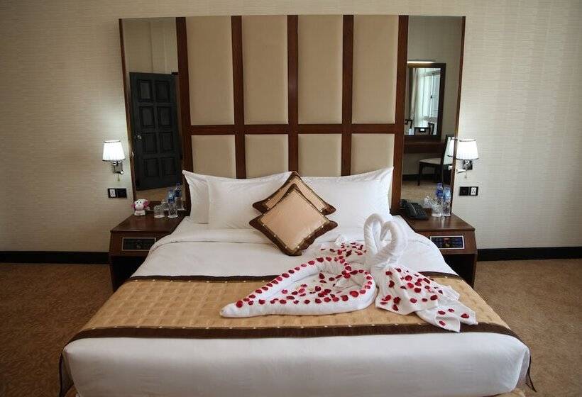 اتاق لوکس, Mingalar Thiri