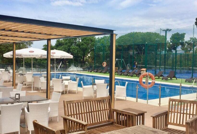 غرفة قياسية, Royal Tennis Club