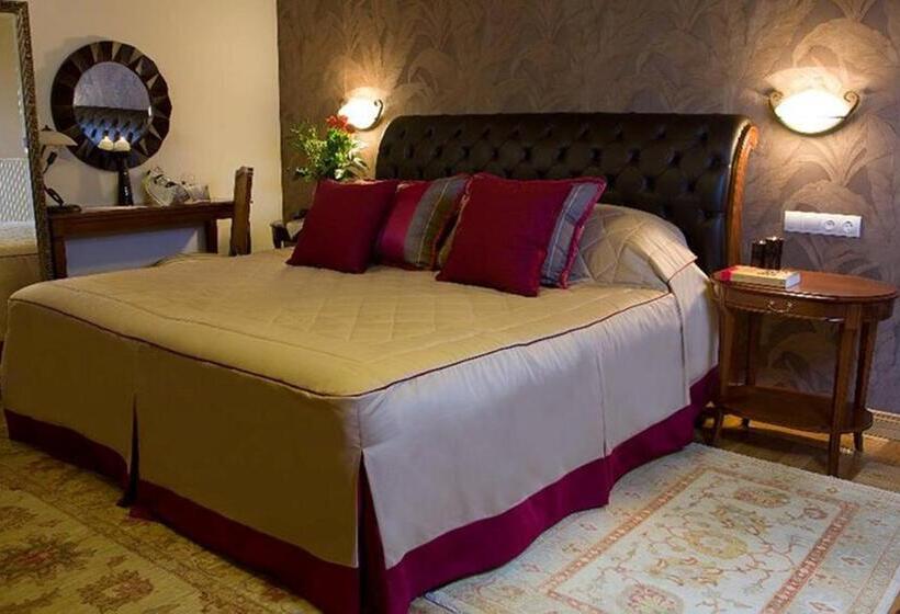 סוויטת ג'וניור עם מרפסת, Methexis Boutique