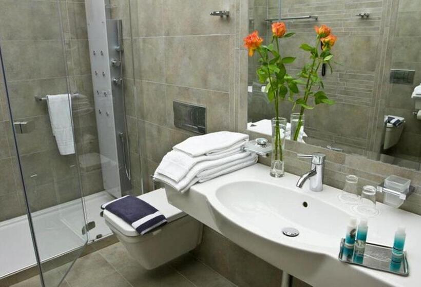 סוויטת ג'וניור עם מרפסת, Methexis Boutique