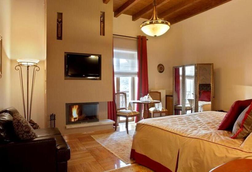 סוויטת ג'וניור עם מרפסת, Methexis Boutique