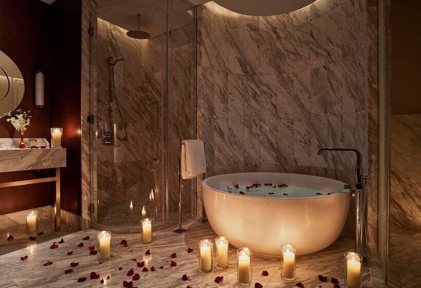 Люкс, Waldorf Astoria Dubai International Financial Centre