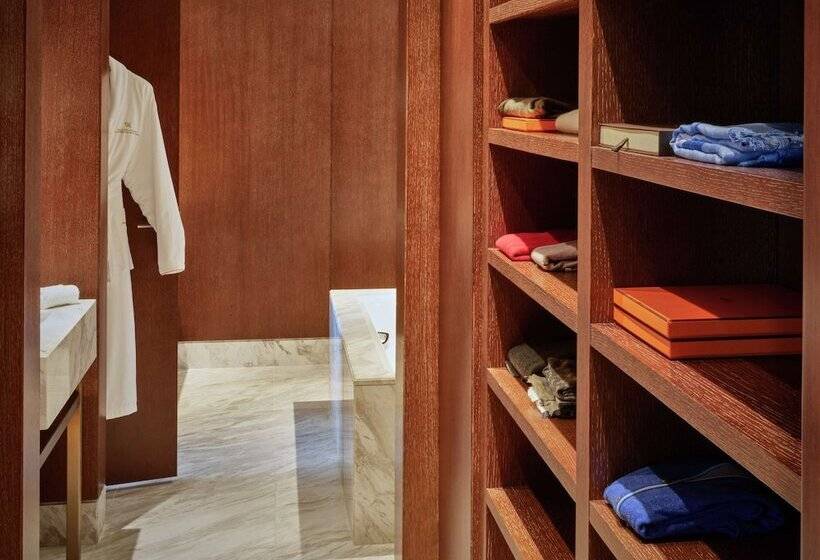 Люкс Премиум, Waldorf Astoria Dubai International Financial Centre