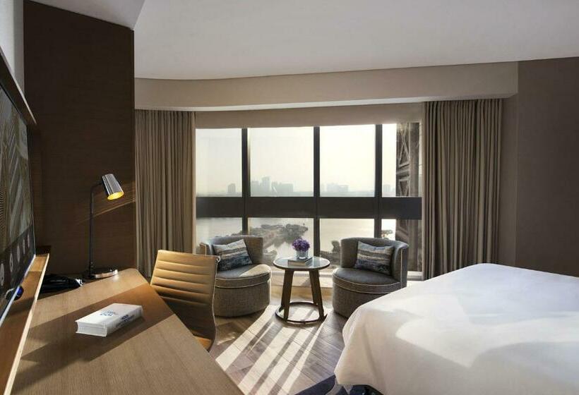 سوئیت رویال, Al Bandar Rotana – Dubai Creek