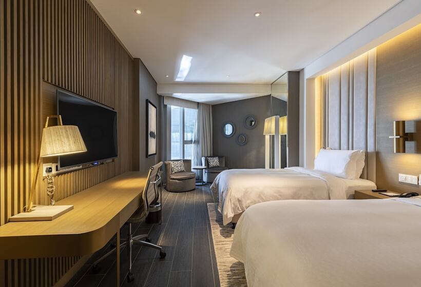 سوئیت رویال, Al Bandar Rotana – Dubai Creek