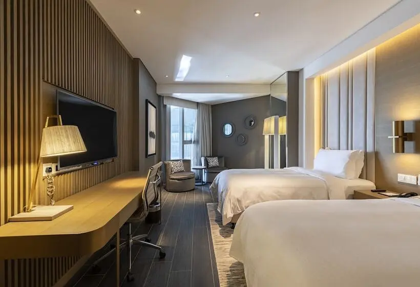 سوئیت رویال, Al Bandar Rotana – Dubai Creek