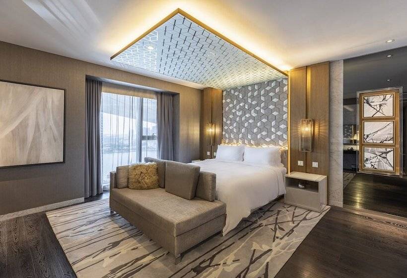 سوئیت رویال, Al Bandar Rotana – Dubai Creek