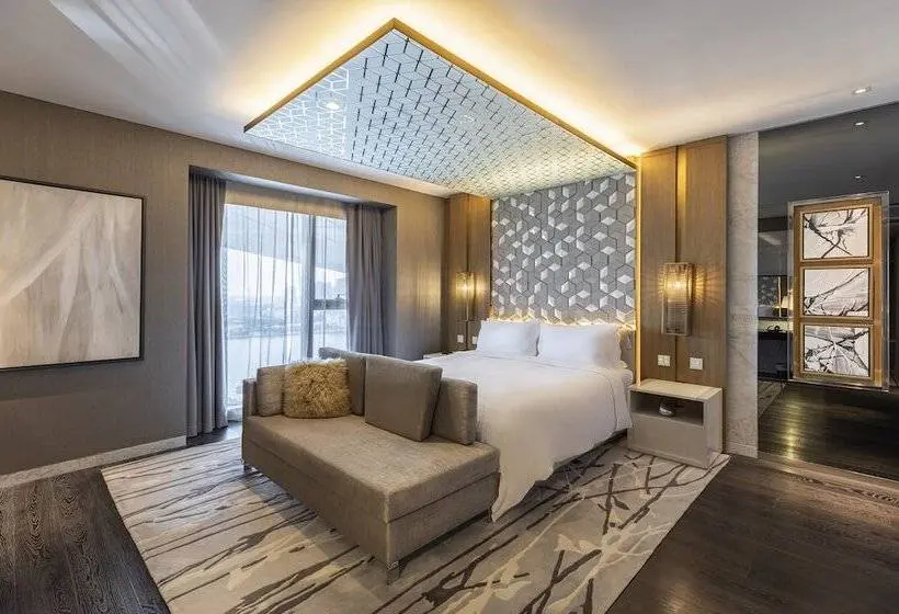 سوئیت رویال, Al Bandar Rotana – Dubai Creek