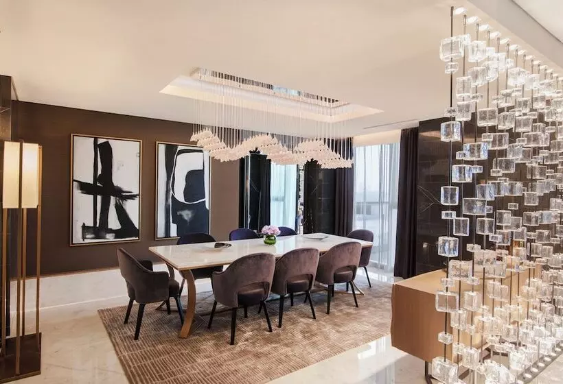 سوئیت رویال, Al Bandar Rotana – Dubai Creek