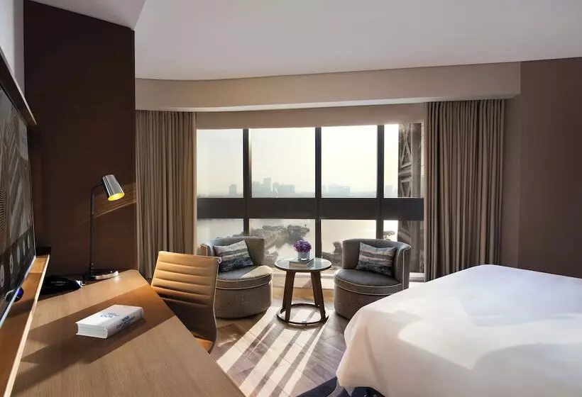 سوئیت رویال, Al Bandar Rotana – Dubai Creek