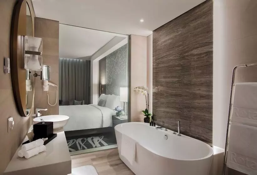 سوییت با استخر, Al Bandar Rotana – Dubai Creek