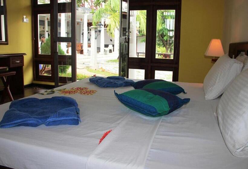 标准间带游泳池, Fort Edge Retreat