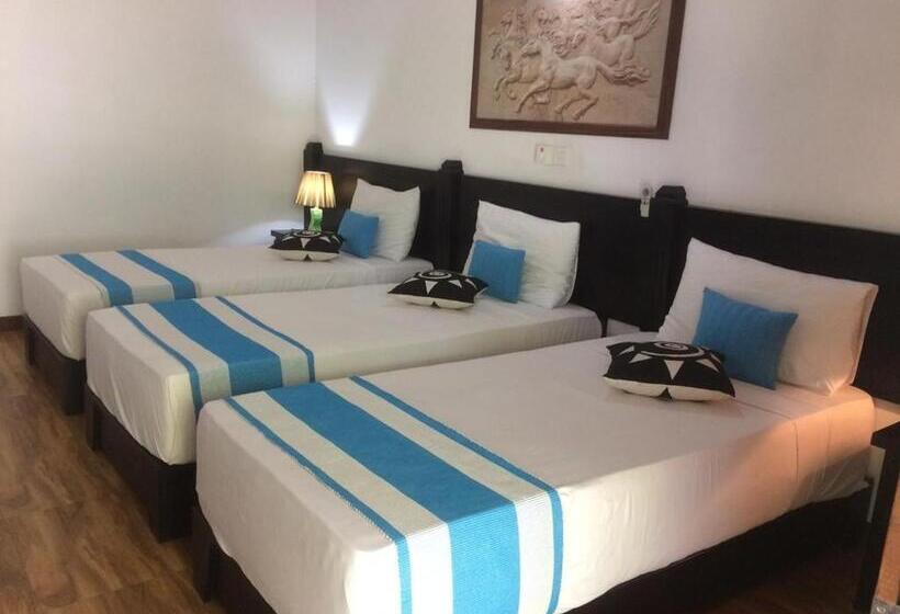 اتاق استاندارد سه تخته با چشم‌انداز باغ, Fort Edge Retreat