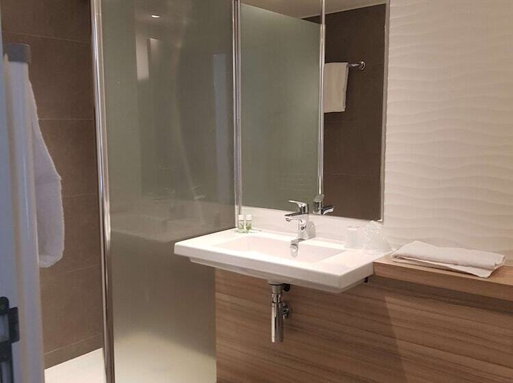 Номер Стандарт, Campanile Fontainebleau