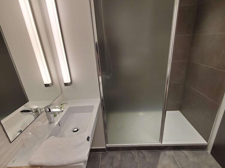 Номер Стандарт, Campanile Fontainebleau