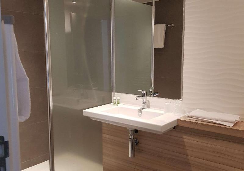 Номер Стандарт, Campanile Fontainebleau