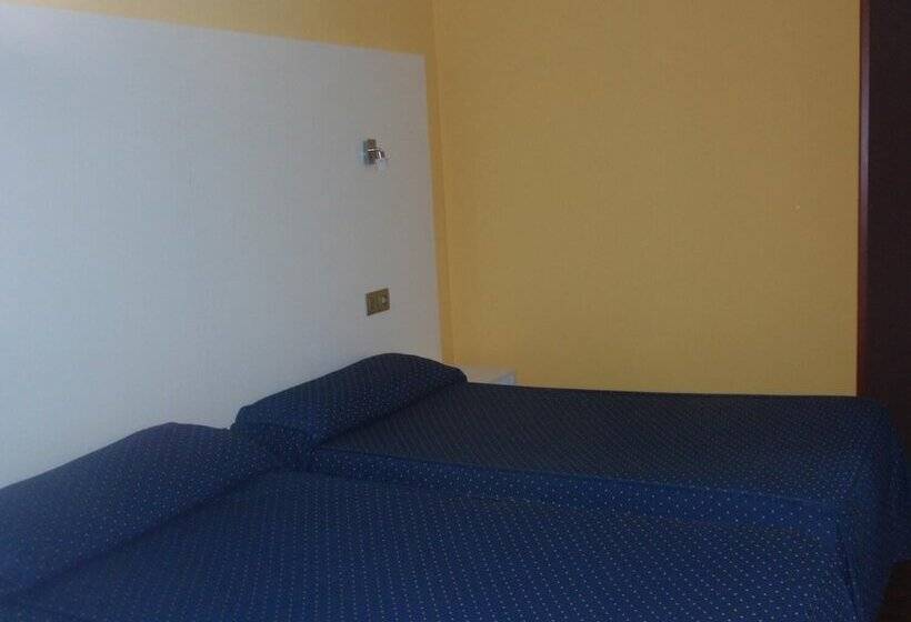 ファミリールーム, Favila Oviedo