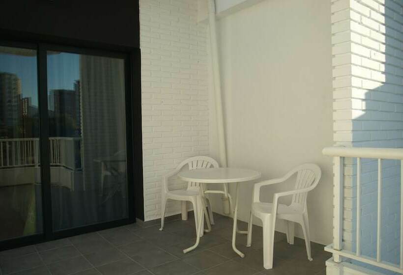 标准三人间, Golden