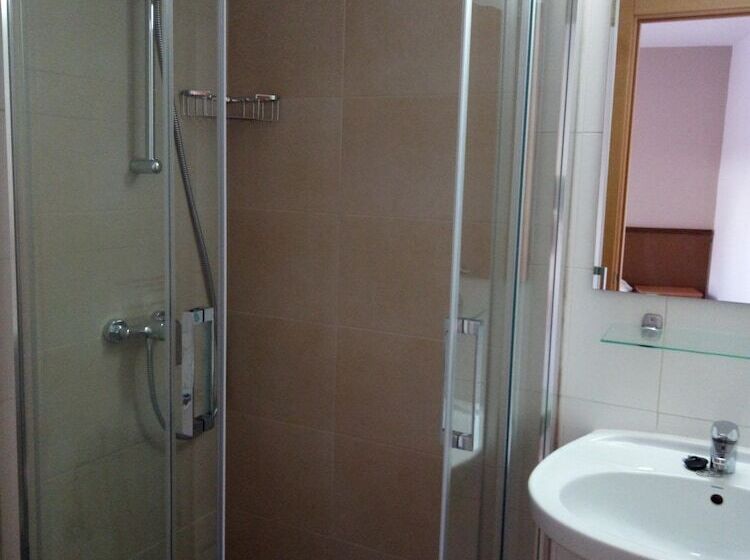Quarto Estandar Individual, Iris