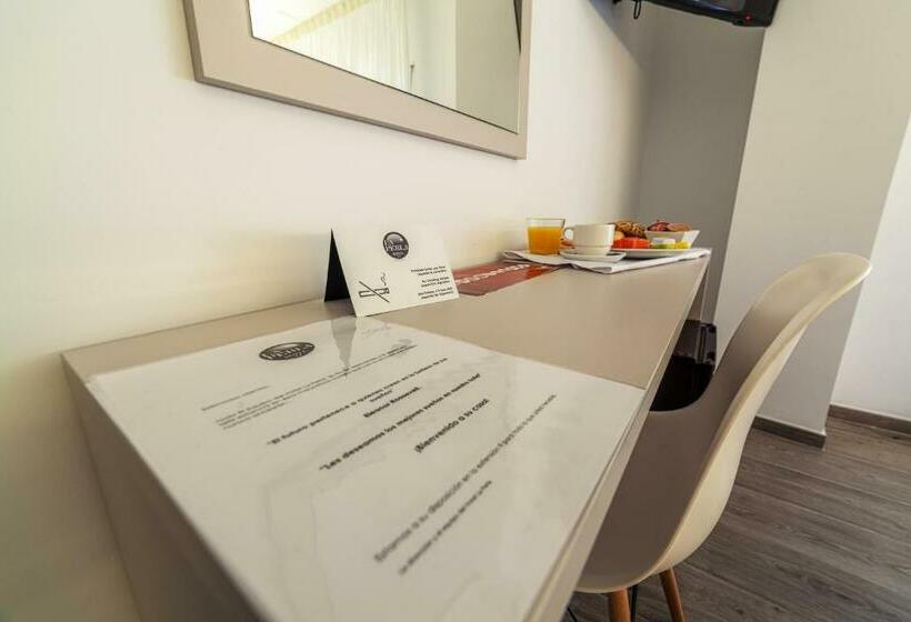 غرفة قياسية ثلاثية, La Perla