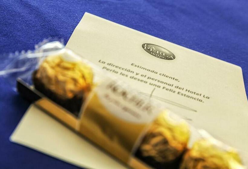 غرفة قياسية ثلاثية, La Perla