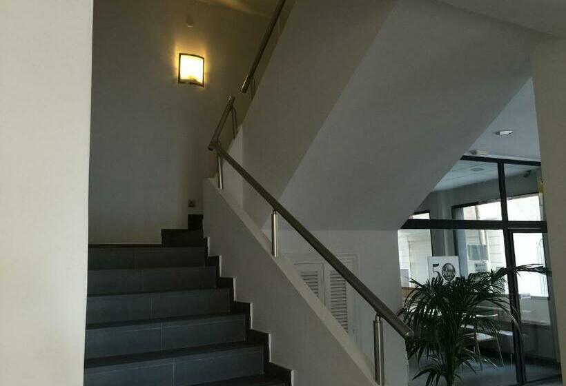 غرفة قياسية ثلاثية, La Perla