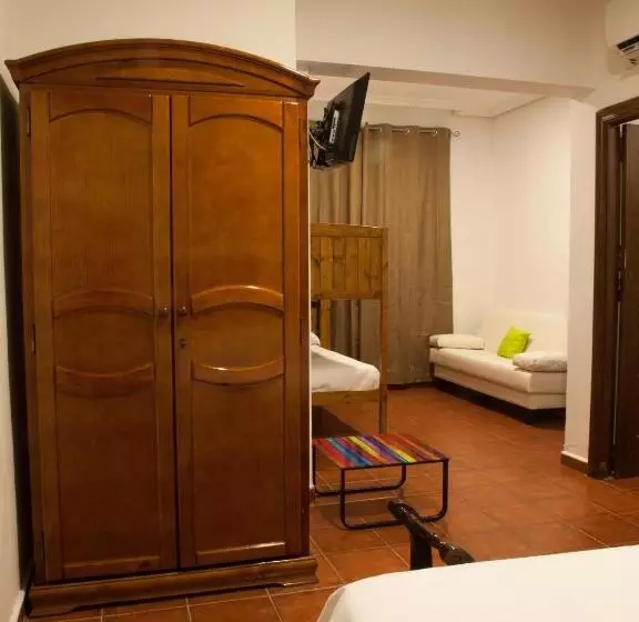 Habitación Familiar, Las Salinas