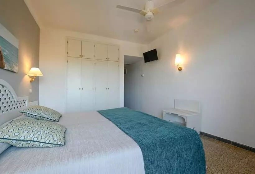 اتاق اساندارد با چشم‌انداز جانبی به دریا, Pinos Playa