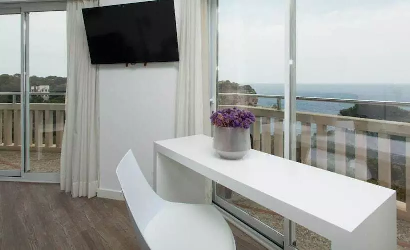 سوییت جونیور با چشم‌انداز دریا, Pinos Playa