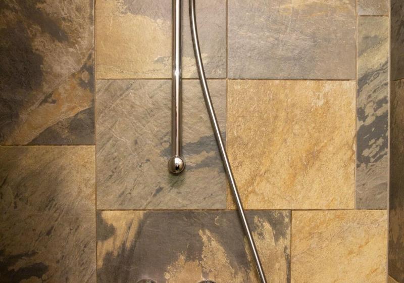 家庭间, Port Denia