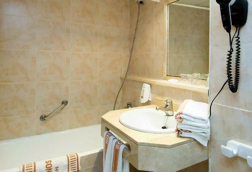Cameră Cvadruplă Standard, Son Baulo
