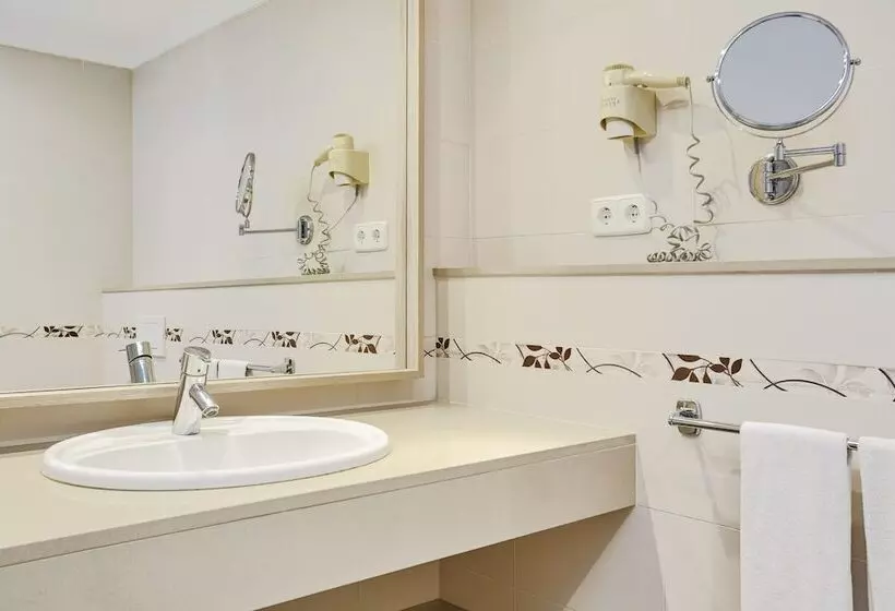 Huoneisto 1 Makuuhuone Merinäkymä, Universal Aparthotel Don Camilo