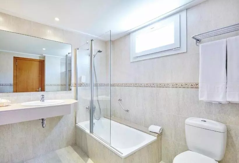 سوییت جونیور با چشمانداز دریا, Universal Hotel Castell Royal