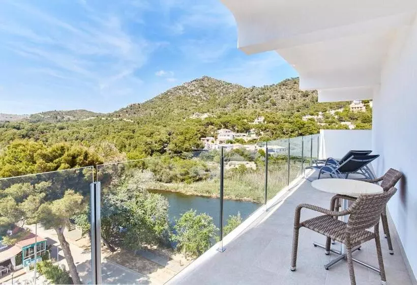 اتاق خانوادگی, Universal Hotel Castell Royal