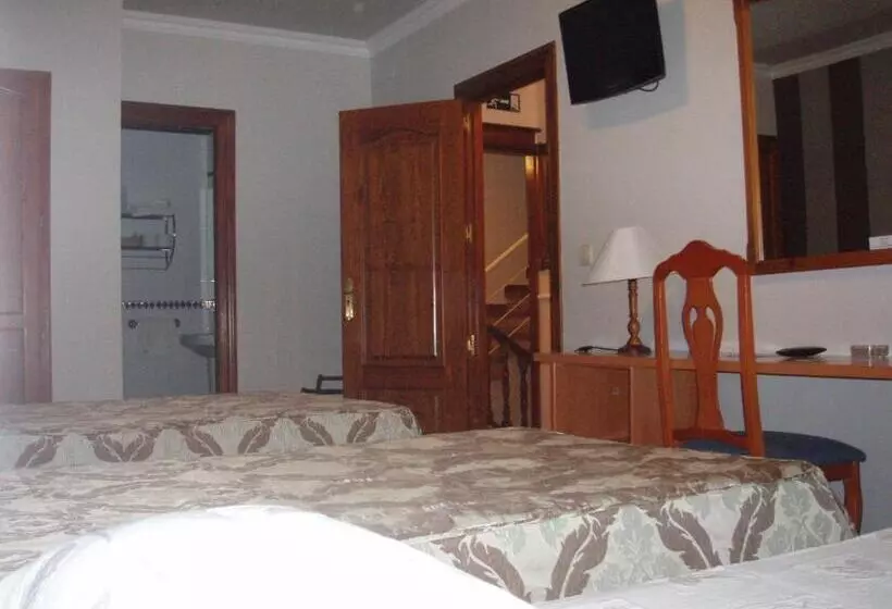 Üç Kişilik Standart Oda, Victoria