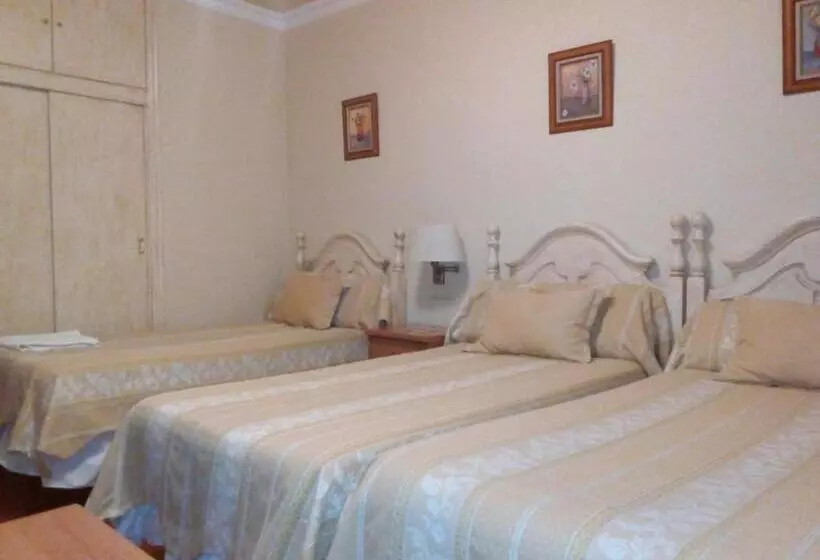 Üç Kişilik Standart Oda, Victoria