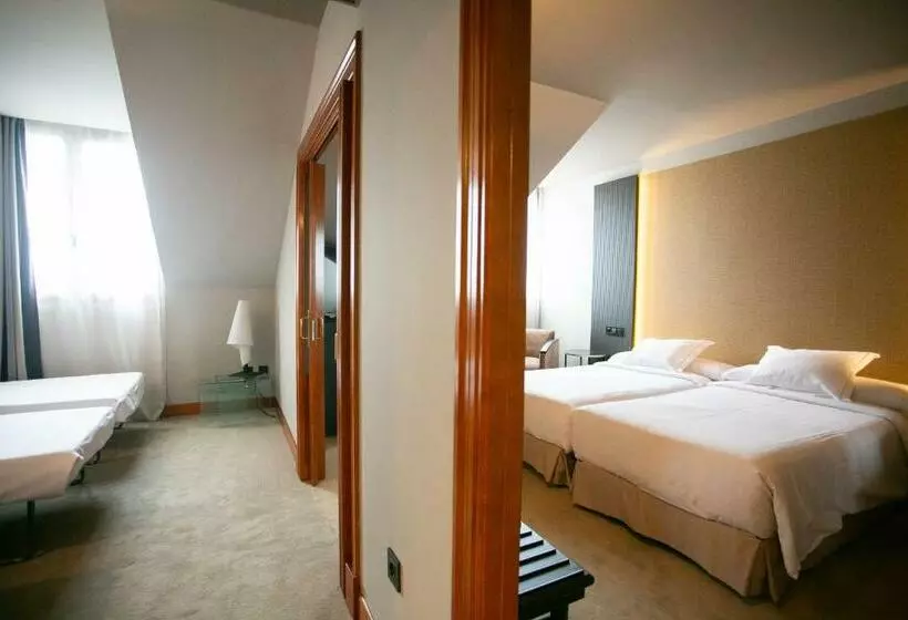 سوییت جونیور, Sercotel Ciudad De Oviedo