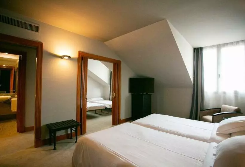 سوییت جونیور, Sercotel Ciudad De Oviedo