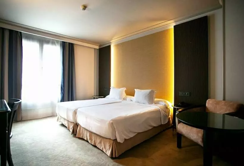 سوییت جونیور, Sercotel Ciudad De Oviedo