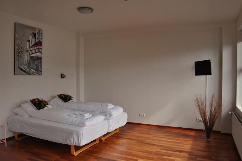 经济房, Universal Hotel Castell Royal