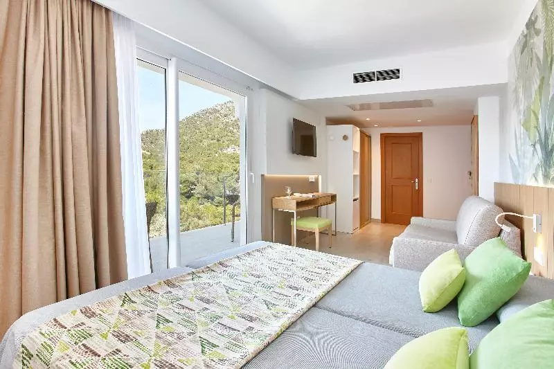 اتاق خانوادگی, Universal Hotel Castell Royal