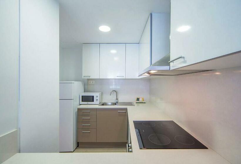 شقة غرفتين نوم إطلالة جانبية على البحر, Aparthotel Ferrer Skyline