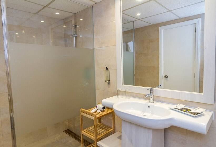 חדר משפחתי, Eix Lagotel Holiday Resort
