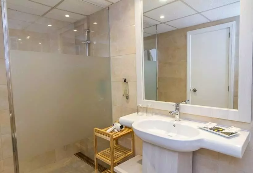 اتاق خانوادگی, Eix Lagotel Holiday Resort